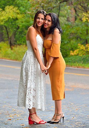 Cute lesbian agrees to shave her girlfriend\'s delicious pussy