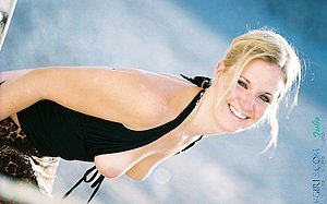 Long-legged blonde showing her appealing body in a hot outdoor gallery