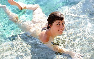 Thick brunette teen cooling down with her boobies fully submerged